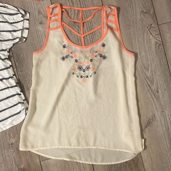 Lot of 3 Women’s Size Small Cardigan, Tank, Short Sleeve Top - Picture 3 of 16